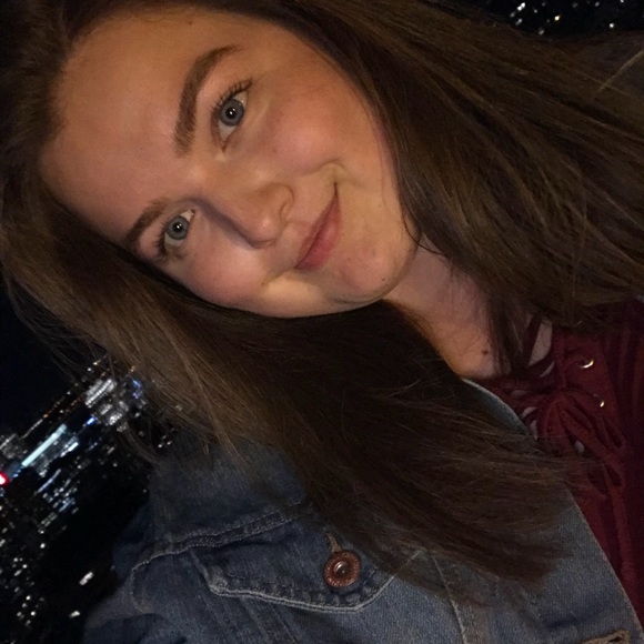 Meet your Posher, Laura - Picture 1 of 1